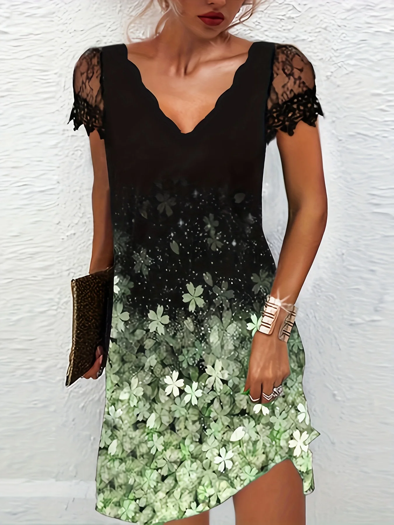 2024 Women's New Positioning Printing Wave V-neck Lace Short-sleeved Dress - Image 3